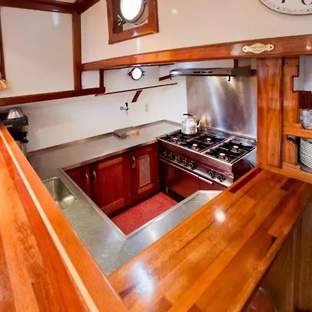 Hostel Traditioneel Zeilschip Actief