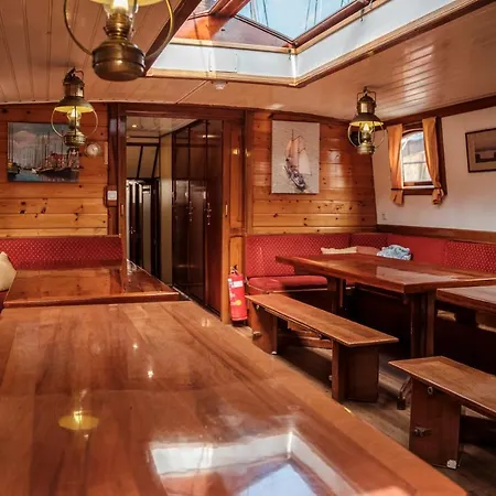 Hostel Traditioneel Zeilschip Actief